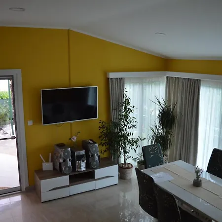 With Garden And Sea-view Apartment