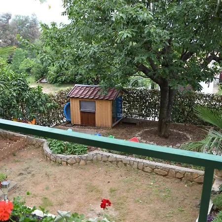 With Garden And Sea-view *