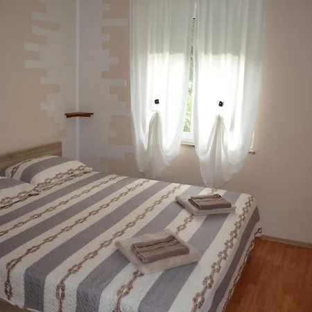 With Garden And Sea-view Apartment *