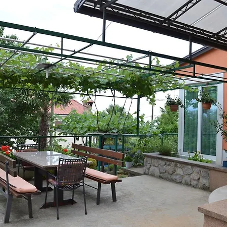With Garden And Sea-view Apartment Ika